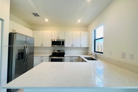 Townhouse in Homestead, Florida 3 bedrooms, 137.77 sq.m. № 2002611 - photo 9