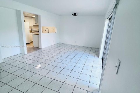 Condominio en alquiler en Lauderhill, Florida, 4 dormitorios, 138.61 m2 № 1920027 - foto 6