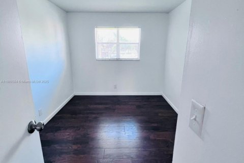 Condominio en alquiler en Lauderhill, Florida, 4 dormitorios, 138.61 m2 № 1920027 - foto 19