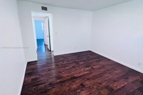 Condominio en alquiler en Lauderhill, Florida, 4 dormitorios, 138.61 m2 № 1920027 - foto 14