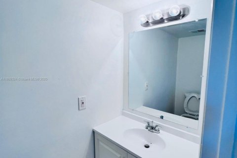 Condominio en alquiler en Lauderhill, Florida, 4 dormitorios, 138.61 m2 № 1920027 - foto 11
