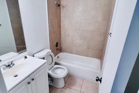 Condominio en alquiler en Lauderhill, Florida, 4 dormitorios, 138.61 m2 № 1920027 - foto 17