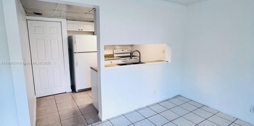 Condominio en Lauderhill, Florida, 4 dormitorios № 1920027