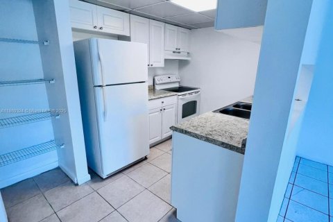 Condominio en alquiler en Lauderhill, Florida, 4 dormitorios, 138.61 m2 № 1920027 - foto 9