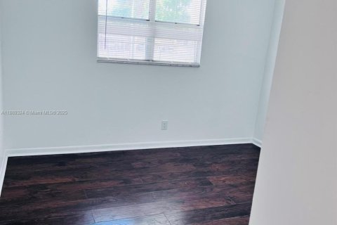 Condominio en alquiler en Lauderhill, Florida, 4 dormitorios, 138.61 m2 № 1920027 - foto 13