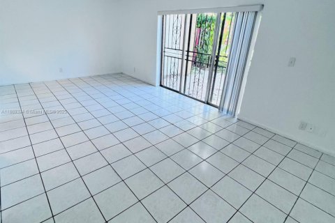 Condominio en alquiler en Lauderhill, Florida, 4 dormitorios, 138.61 m2 № 1920027 - foto 7