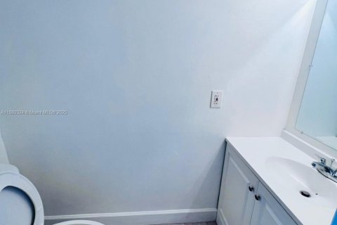 Condominio en alquiler en Lauderhill, Florida, 4 dormitorios, 138.61 m2 № 1920027 - foto 12