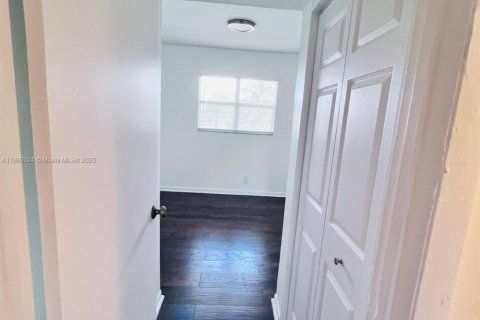 Condominio en alquiler en Lauderhill, Florida, 4 dormitorios, 138.61 m2 № 1920027 - foto 16