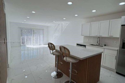Copropriété à louer à Miami, Floride: 2 chambres, 85.47 m2 № 2019313 - photo 2