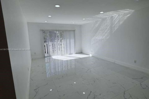 Copropriété à louer à Miami, Floride: 2 chambres, 85.47 m2 № 2019313 - photo 5