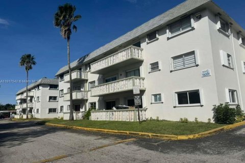 Copropriété à louer à Miami, Floride: 2 chambres, 85.47 m2 № 2019313 - photo 17