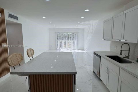 Copropriété à louer à Miami, Floride: 2 chambres, 85.47 m2 № 2019313 - photo 3