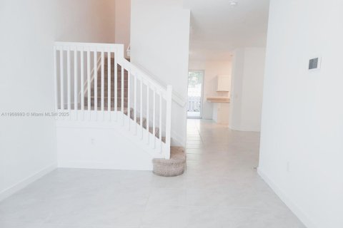 Adosado en alquiler en Miami Gardens, Florida, 3 dormitorios, 141.58 m2 № 1971180 - foto 3