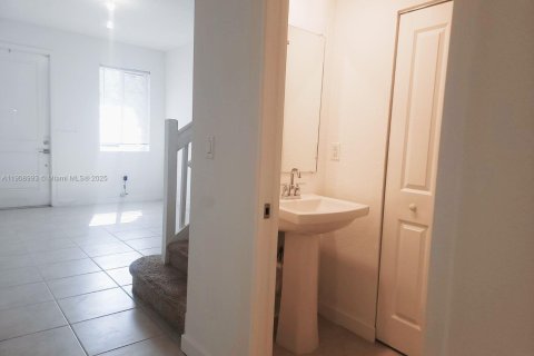 Adosado en alquiler en Miami Gardens, Florida, 3 dormitorios, 141.58 m2 № 1971180 - foto 12