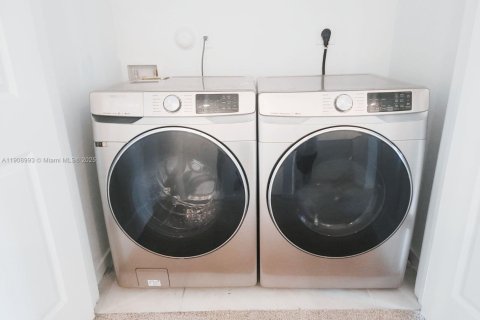 Adosado en alquiler en Miami Gardens, Florida, 3 dormitorios, 141.58 m2 № 1971180 - foto 18