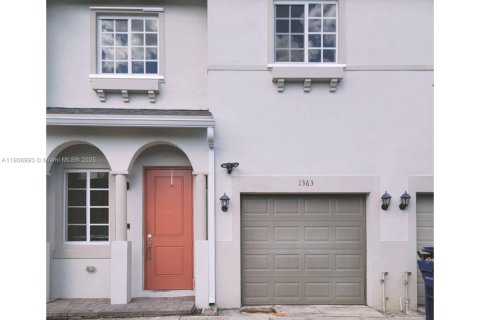 Adosado en alquiler en Miami Gardens, Florida, 3 dormitorios, 141.58 m2 № 1971180 - foto 1