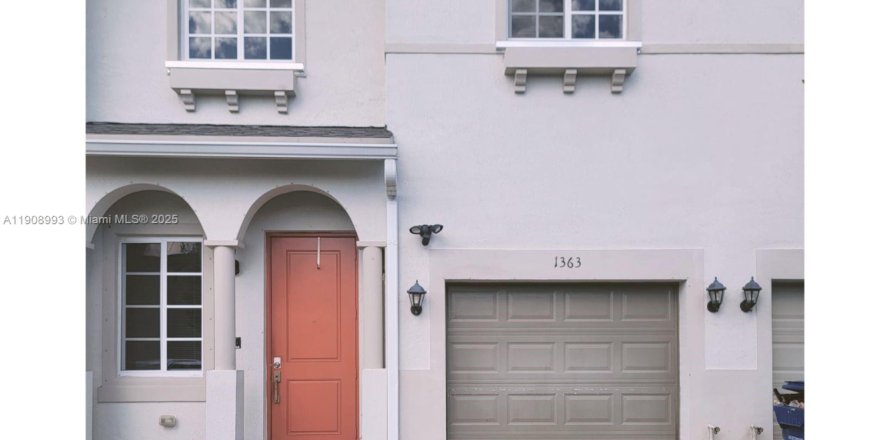 Adosado en Miami Gardens, Florida 3 dormitorios, 141.58 m2 № 1971180