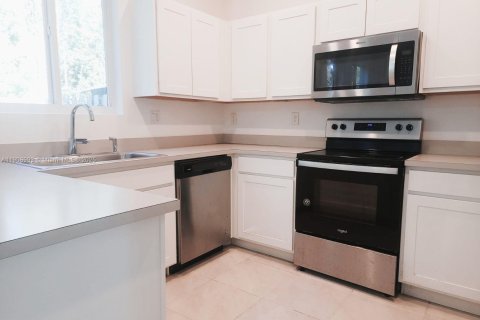 Adosado en alquiler en Miami Gardens, Florida, 3 dormitorios, 141.58 m2 № 1971180 - foto 10