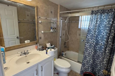 Купить кондоминиум в Майами, Флорида 2 спальни, 82.68м2, № 1971556 - фото 14