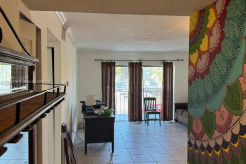 Купить кондоминиум в Майами, Флорида 2 спальни, 82.68м2, № 1971556 - фото 3