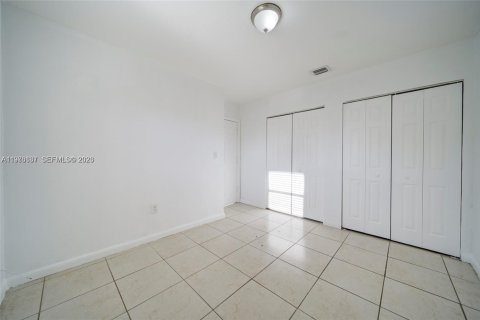 House in Miami, Florida 2 bedrooms, 172.8 sq.m. № 2040551 - photo 10