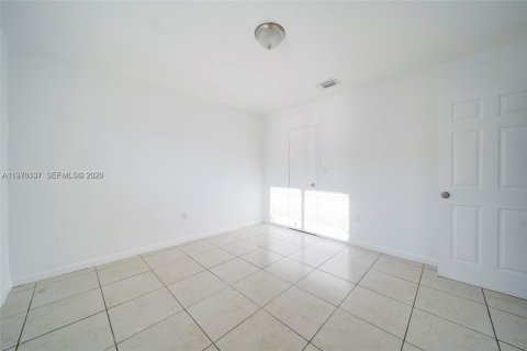House in Miami, Florida 2 bedrooms, 172.8 sq.m. № 2040551 - photo 5