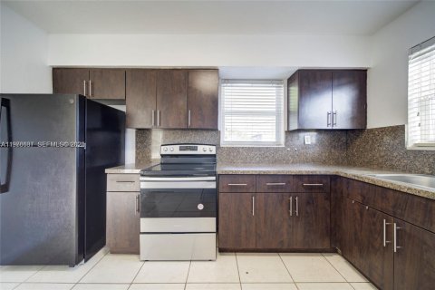 House in Miami, Florida 2 bedrooms, 172.8 sq.m. № 2040551 - photo 13