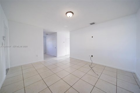 House in Miami, Florida 2 bedrooms, 172.8 sq.m. № 2040551 - photo 8