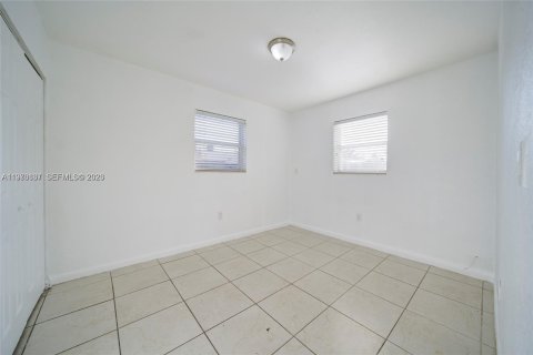 House in Miami, Florida 2 bedrooms, 172.8 sq.m. № 2040551 - photo 4