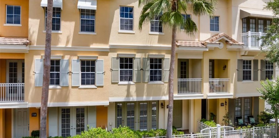 Townhouse in Lake Mary, Florida 3 bedrooms, 213.21 sq.m. № 1670029