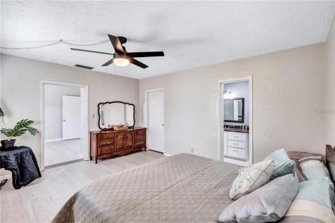 Villa ou maison à vendre à Seminole, Floride: 4 chambres, 194.35 m2 № 2302840 - photo 29