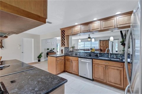 Villa ou maison à vendre à Seminole, Floride: 4 chambres, 194.35 m2 № 2302840 - photo 8