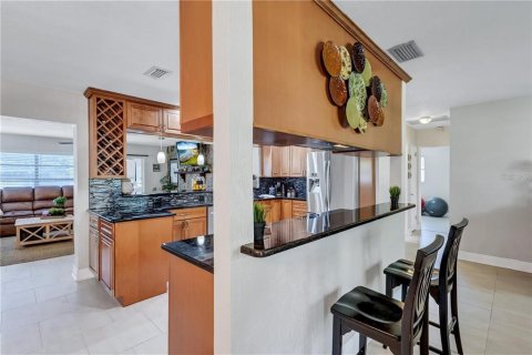 Villa ou maison à vendre à Seminole, Floride: 4 chambres, 194.35 m2 № 2302840 - photo 9