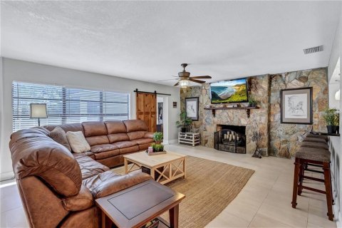 Villa ou maison à vendre à Seminole, Floride: 4 chambres, 194.35 m2 № 2302840 - photo 4