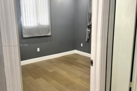 House in Miami, Florida 3 bedrooms, 161.65 sq.m. № 2063739 - photo 28