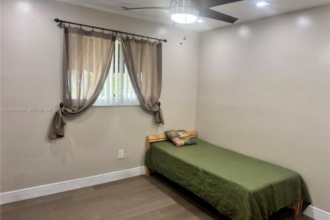 House in Miami, Florida 3 bedrooms, 161.65 sq.m. № 2063739 - photo 25