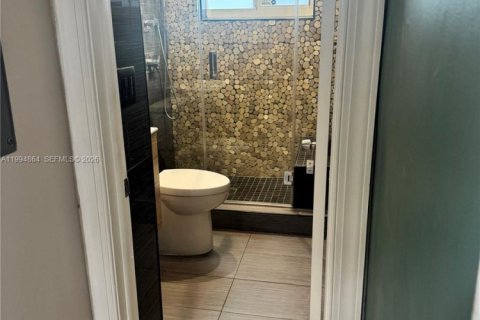 House in Miami, Florida 3 bedrooms, 161.65 sq.m. № 2063739 - photo 21