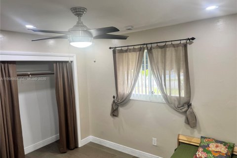 House in Miami, Florida 3 bedrooms, 161.65 sq.m. № 2063739 - photo 26