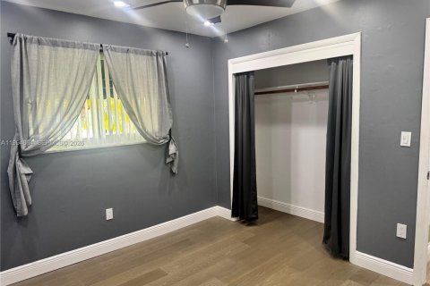 House in Miami, Florida 3 bedrooms, 161.65 sq.m. № 2063739 - photo 29