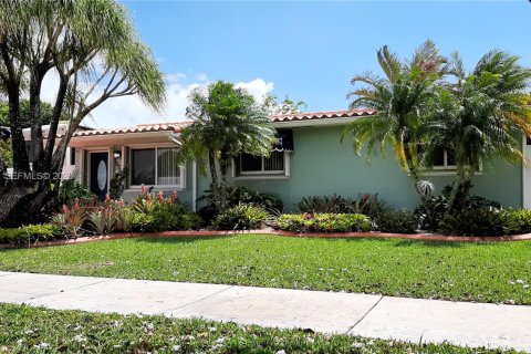 House in Miami, Florida 3 bedrooms, 161.65 sq.m. № 2063739 - photo 2