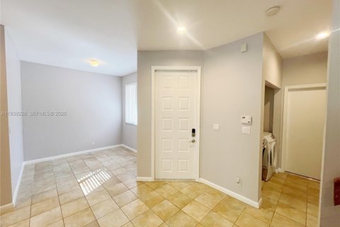 Купить таунхаус в Пемброк-Пайнс, Флорида 3 спальни, 157.47м2, № 1995954 - фото 21