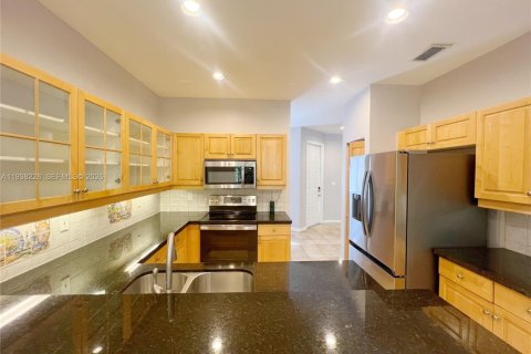 Купить таунхаус в Пемброк-Пайнс, Флорида 3 спальни, 157.47м2, № 1995954 - фото 8