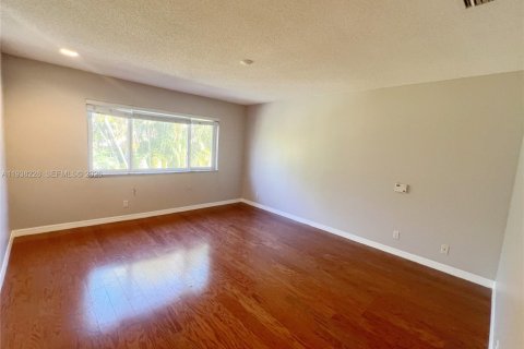 Купить таунхаус в Пемброк-Пайнс, Флорида 3 спальни, 157.47м2, № 1995954 - фото 12