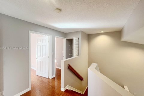 Купить таунхаус в Пемброк-Пайнс, Флорида 3 спальни, 157.47м2, № 1995954 - фото 15