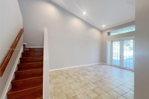 Купить таунхаус в Пемброк-Пайнс, Флорида 3 спальни, 157.47м2, № 1995954 - фото 3