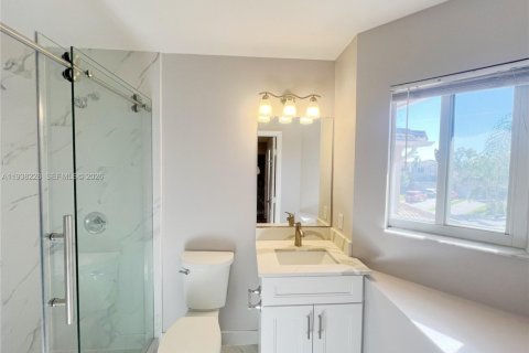 Купить таунхаус в Пемброк-Пайнс, Флорида 3 спальни, 157.47м2, № 1995954 - фото 20