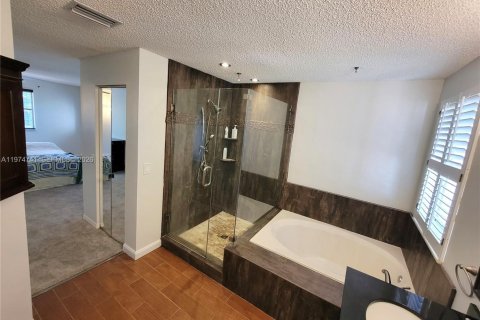 Снять в аренду виллу или дом в Уэстон, Флорида 5 спален, 230.4м2, № 2036085 - фото 13