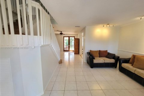 Снять в аренду виллу или дом в Уэстон, Флорида 5 спален, 230.4м2, № 2036085 - фото 6