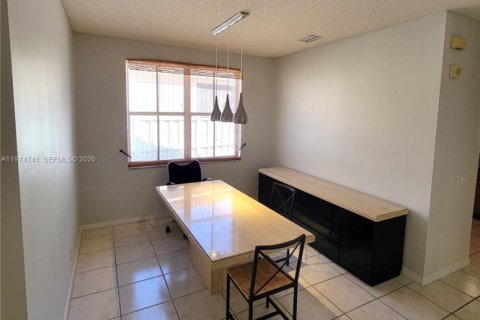 Снять в аренду виллу или дом в Уэстон, Флорида 5 спален, 230.4м2, № 2036085 - фото 7