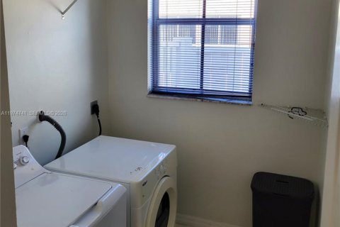 Снять в аренду виллу или дом в Уэстон, Флорида 5 спален, 230.4м2, № 2036085 - фото 22